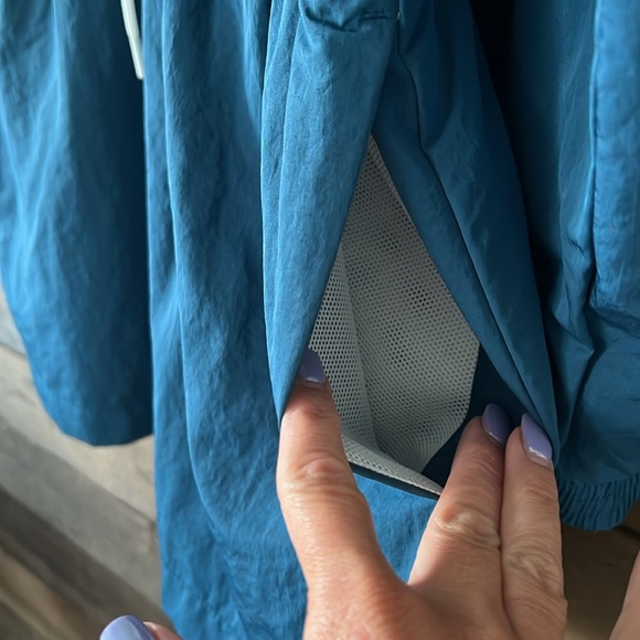 Nike Women's Vintage Icon Clash Colorblocked Track Jacket - Picture 10 of 12